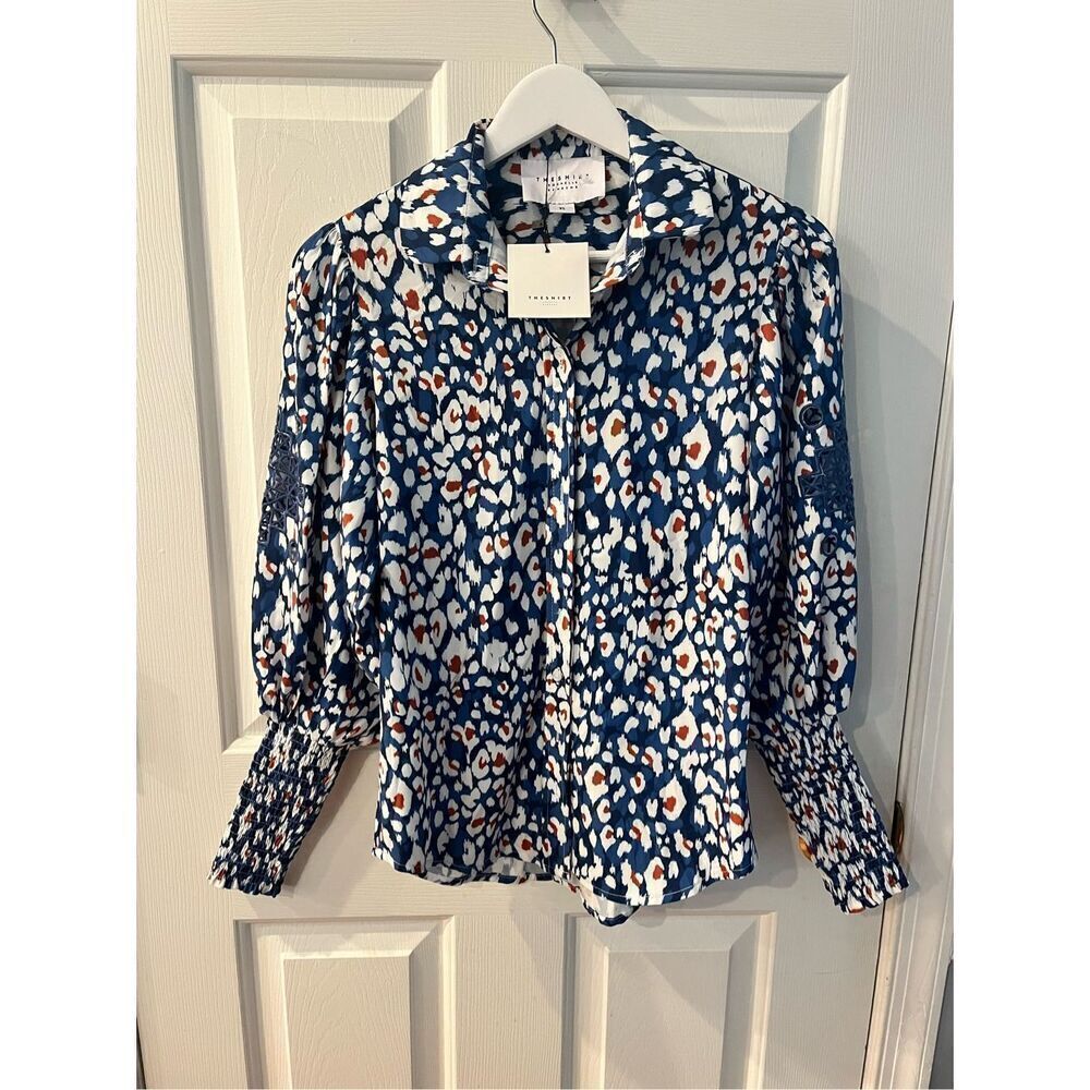 The Shirt Rochelle Behrens Blue Print Bishop Sleeve Crochet Sleeve Blouse sz XS